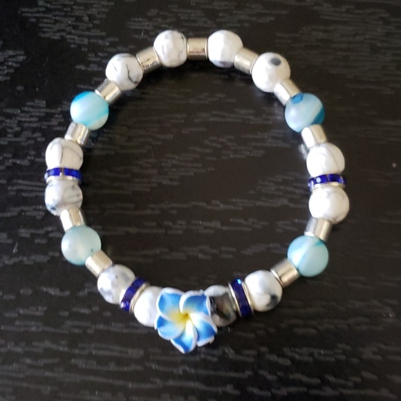 NWT 6.5" Blue & white flower bracelet handmade - Picture 2 of 7